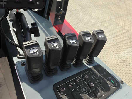 Dieseltrukki 2025  Kalmar DCG160-12T (21)