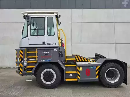 Trator de terminal  MAFI HD445 4x4 (4)