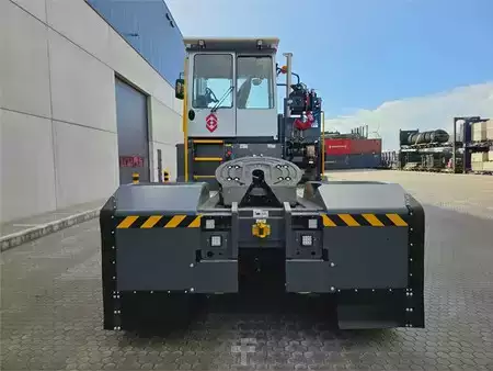 Trator de terminal  MAFI HD445 4x4 (7)