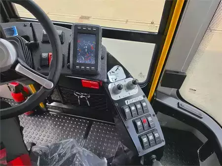 Trator de terminal  MAFI HD445 4x4 (10)