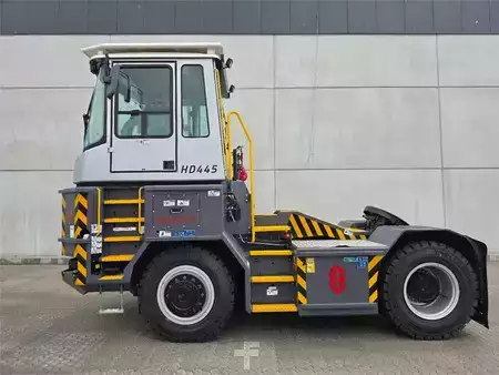 Trator de terminal  MAFI HD445 4x4 (4)