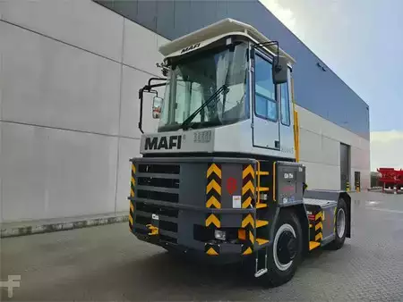 Trator de terminal  MAFI HD445 4x4 (5)