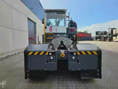 Trator de terminal  MAFI HD445 4x4 (7)