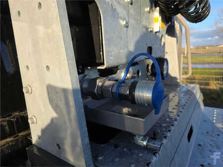 Terminálový traktor  Terberg RT403 4x4 (11)