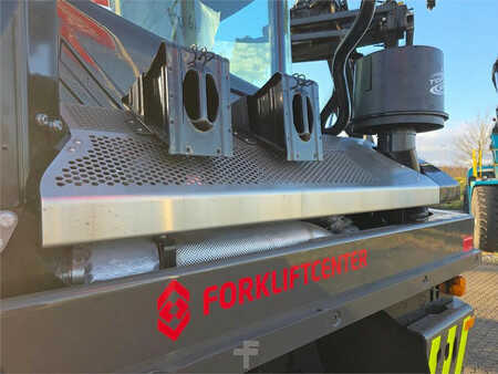 Terminálový traktor  Terberg RT403 4x4 (12)