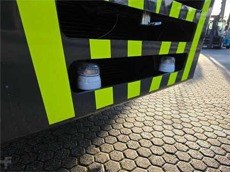 Terminálový traktor  Terberg RT403 4x4 (18)