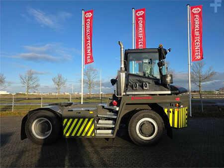 Terminálový traktor  Terberg RT403 4x4 (3)