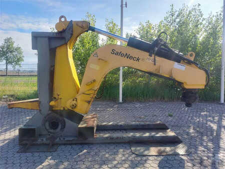 Autres 2015  CATRACOM SAN 40L SafeNeck incl parkstand (2)