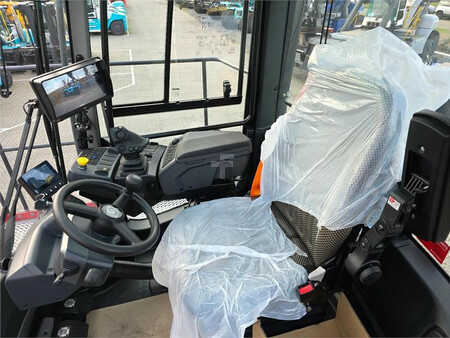 Konténerszállítók 2025  Kalmar DCG90-45ES7 (20)