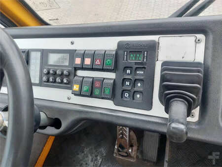 Tracteurs à bagages 2011  Terberg YT182 (18)