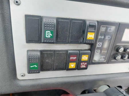 Tracteurs à bagages 2011  Terberg YT182 (19)