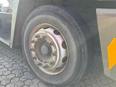 Terminálový traktor  Terberg YT222 (11)