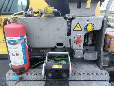 Terminálový traktor  Terberg RT323 4x4 (12)