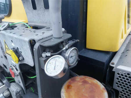 Terminálový traktor  Terberg RT323 4x4 (13)