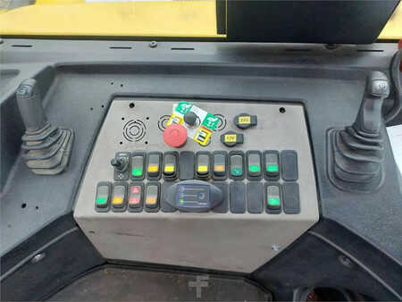 Terminálový traktor  Terberg RT323 4x4 (21)