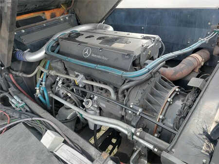 Terminálový traktor  Terberg RT323 4x4 (10)