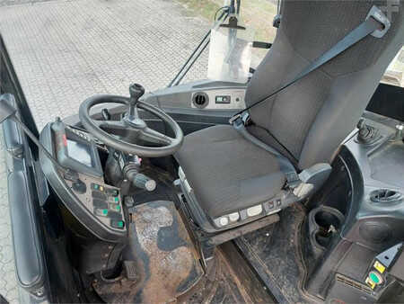 Terminálový traktor  Terberg RT323 4x4 (14)