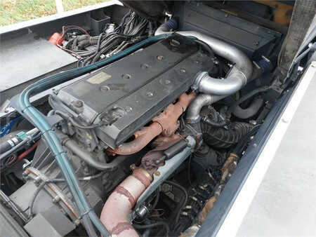 Terminálový traktor  Terberg RT323 4x4 (10)