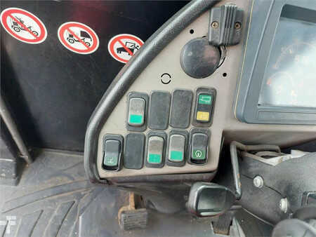 Terminálový traktor  Terberg RT323 4x4 (15)