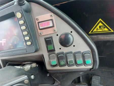 Terminálový traktor  Terberg RT323 4x4 (16)