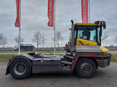 Terminálový traktor  Terberg RT323 4x4 (3)