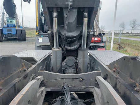 Terminálový traktor  Terberg RT323 4x4 (9)