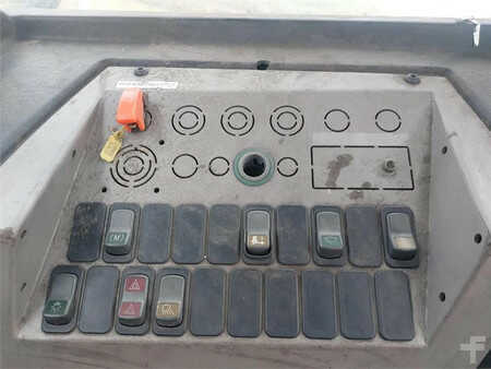 Terminálový traktor  Terberg TT223 (16)