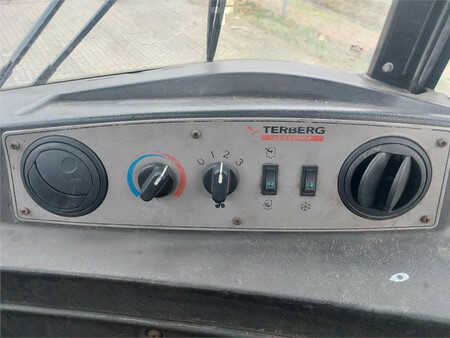 Terminálový traktor  Terberg TT223 (17)