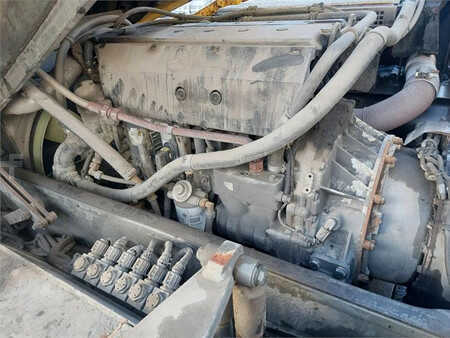 Terminálový traktor  Terberg RT282 4x4 (10)