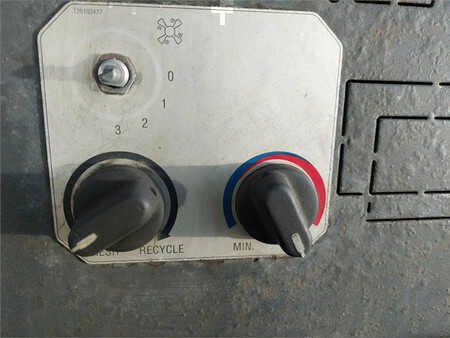 Terminálový traktor  Terberg RT282 4x4 (16)