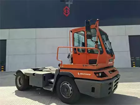 terminal traktor 2013  Terberg YT182 (1)