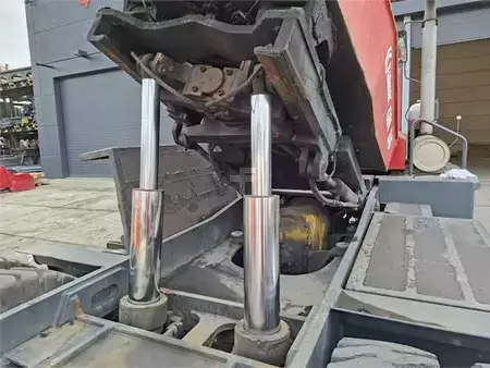 Trator de terminal 2000  Kalmar TRX182AL 4x4 (9)