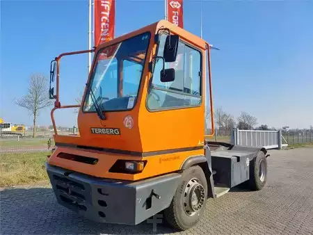 Tractor Industrial  Terberg YT182 (2)
