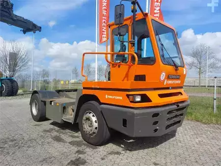 Tractor Industrial  Terberg YT222 (1)