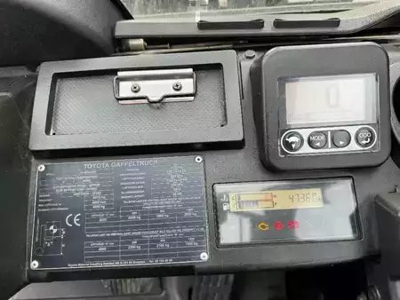 Diesel gaffeltruck 2015  Toyota 40-8FD40N (3)