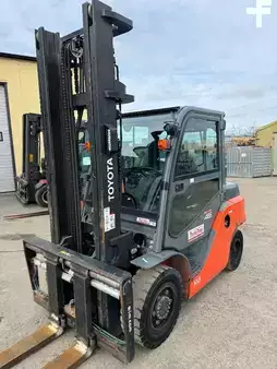 Diesel gaffeltruck 2015  Toyota 40-8FD40N (4)