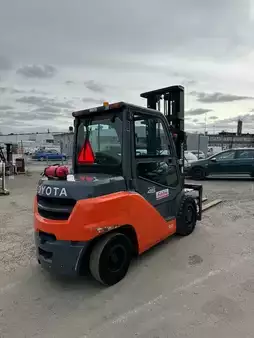 Diesel gaffeltruck 2015  Toyota 40-8FD40N (8)