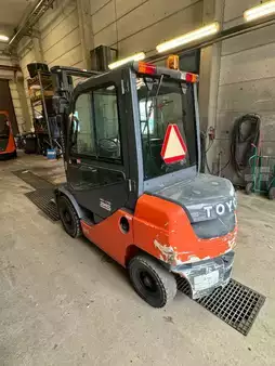 Chariots élévateurs diesel 2017  Toyota 02-8FDF25 (2)
