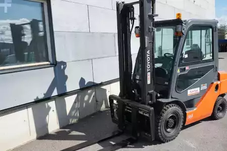 Diesel truck 2017  Toyota 02-8FDF25 (3)