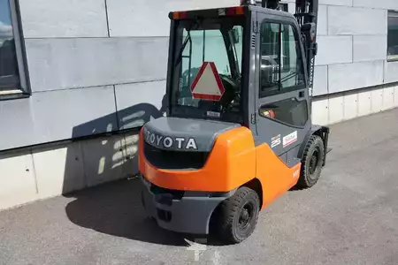 Diesel truck 2017  Toyota 02-8FDF25 (9)