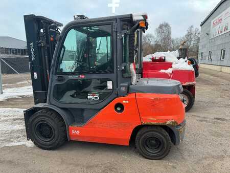 Dieselstapler 2017  Toyota 40-8FD50N (1)