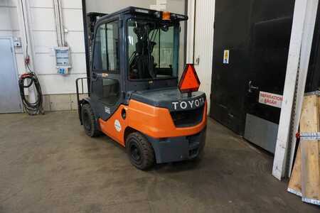 Carretilla elevadora diésel 2022  Toyota 52-8FDJF35 (1)
