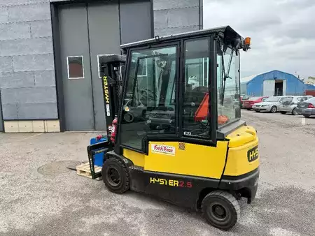 Eléctrica de 4 ruedas 2017  Hyster J2.5XN (1)
