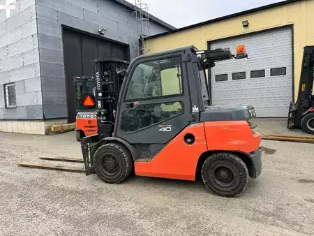 Diesel gaffeltruck 2021  Toyota 40-8FD35N (1)