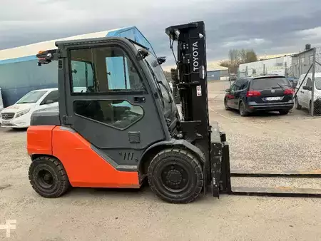 Diesel gaffeltruck 2021  Toyota 40-8FD35N (2)