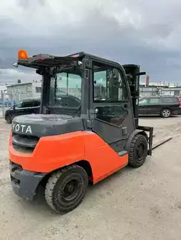 Diesel gaffeltruck 2021  Toyota 40-8FD35N (3)