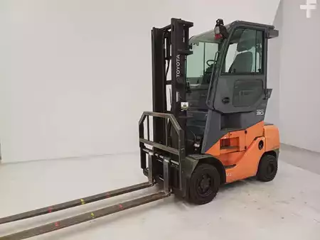 Diesel gaffeltruck 2018  Toyota 52-8FDF30 (1)