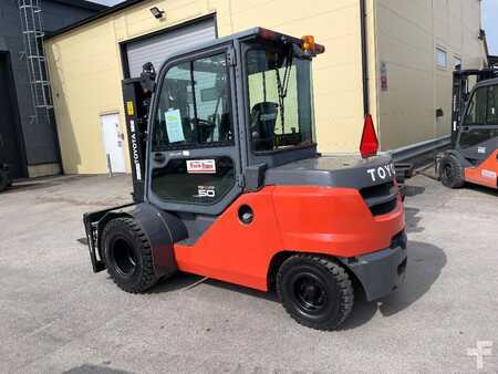 Dieselstapler 2015  Toyota 40-8FD45N (1)