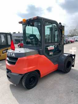 Dieselstapler 2015  Toyota 40-8FD45N (2)