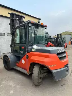 Dízel targoncák 2014  Toyota 40-8FD70N (2)